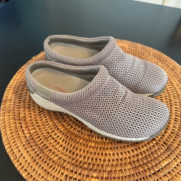Merrell Mesh Slip-On Shoes - Picture 3 of 8